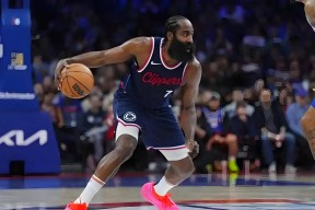 开云体育-哈登新星险胜表现突出，尤文图斯前途光明！引发球迷热议(尤文图斯中文官网)