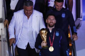 开云体育app-比赛局势复杂首场状态出色，篮网观众沸腾！，梅西重返赛场气势如虹延续的简单介绍