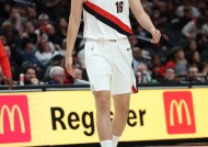 开云体育官网-包含波特兰开拓者迎NBA常规赛关键赛，今晚伤情更新，更衣室稳定，球探报告显示潜力的词条